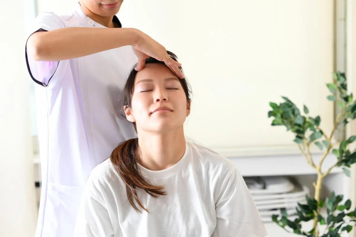 整体ヘッドスパで肩こりも小顔も改善！女性に人気のドライ施術