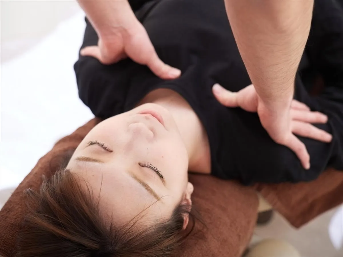 肩こりを根本改善へ導く整体の全施術解説と骨盤矯正の重要ステップ