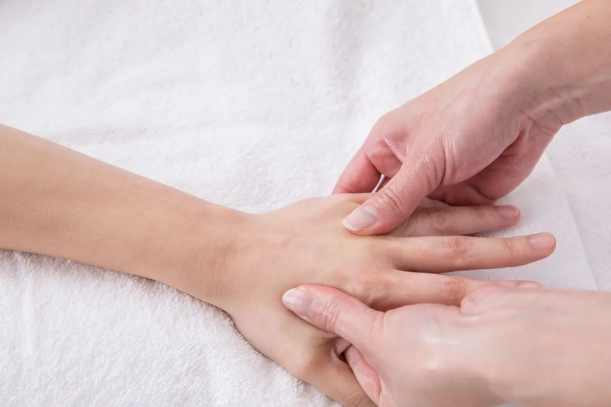 整体におけるばね指の治療法と再発を防ぐポイント